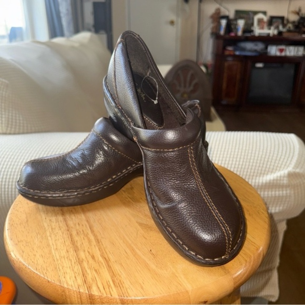 New Thom McAn Brown Leather Mules